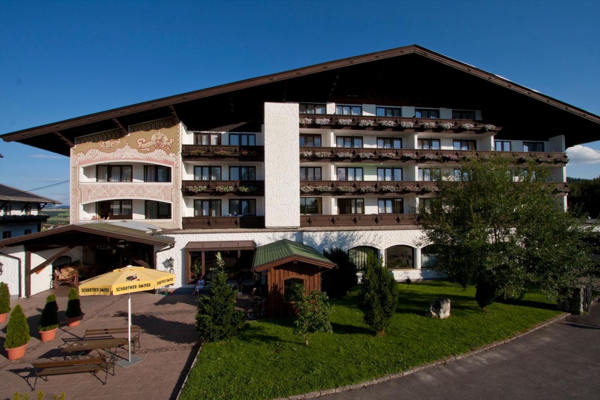 Hotel Lohninger-Schober Sankt Georgen im Attergau Exterior photo