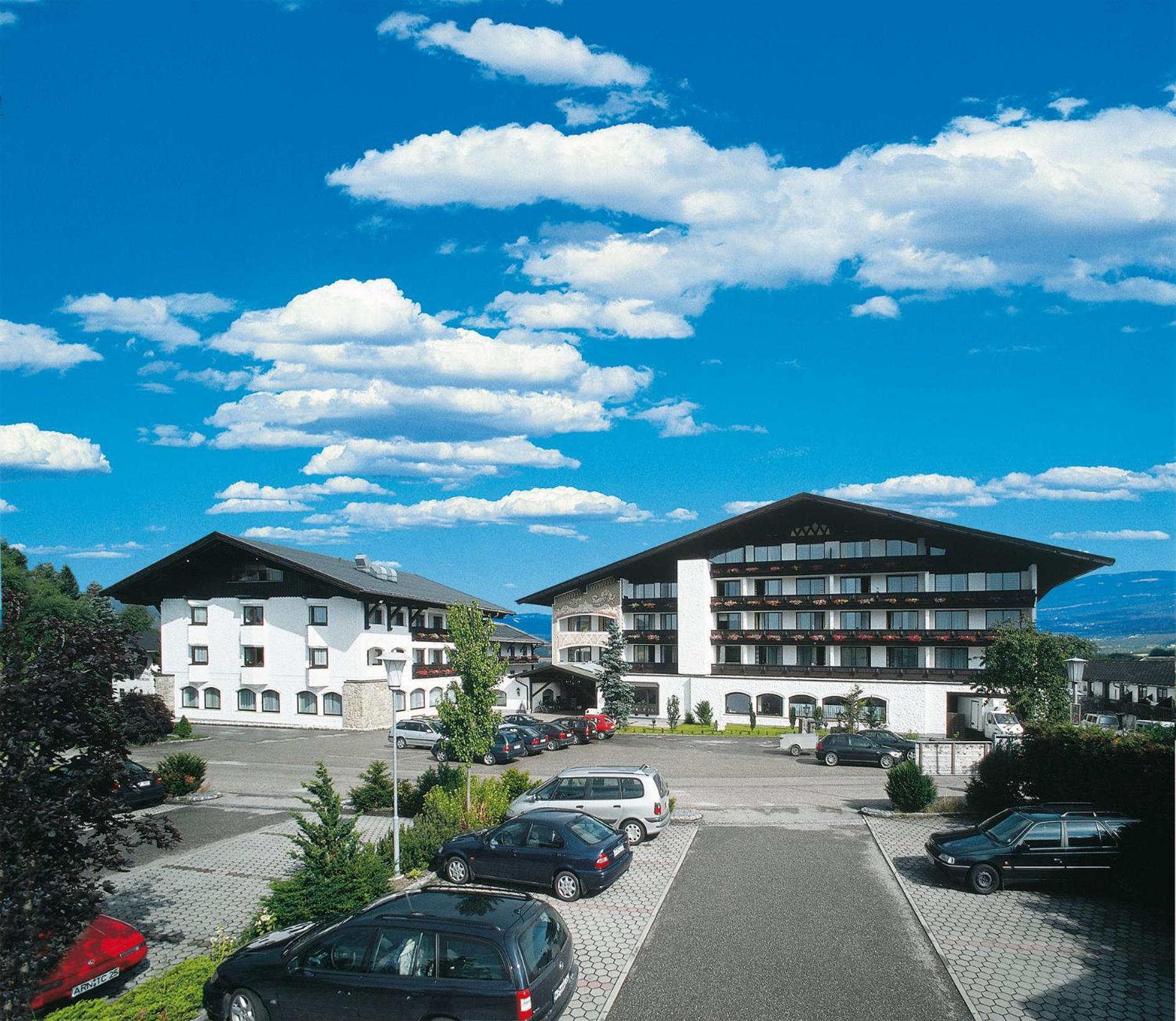 Hotel Lohninger-Schober Sankt Georgen im Attergau Exterior photo