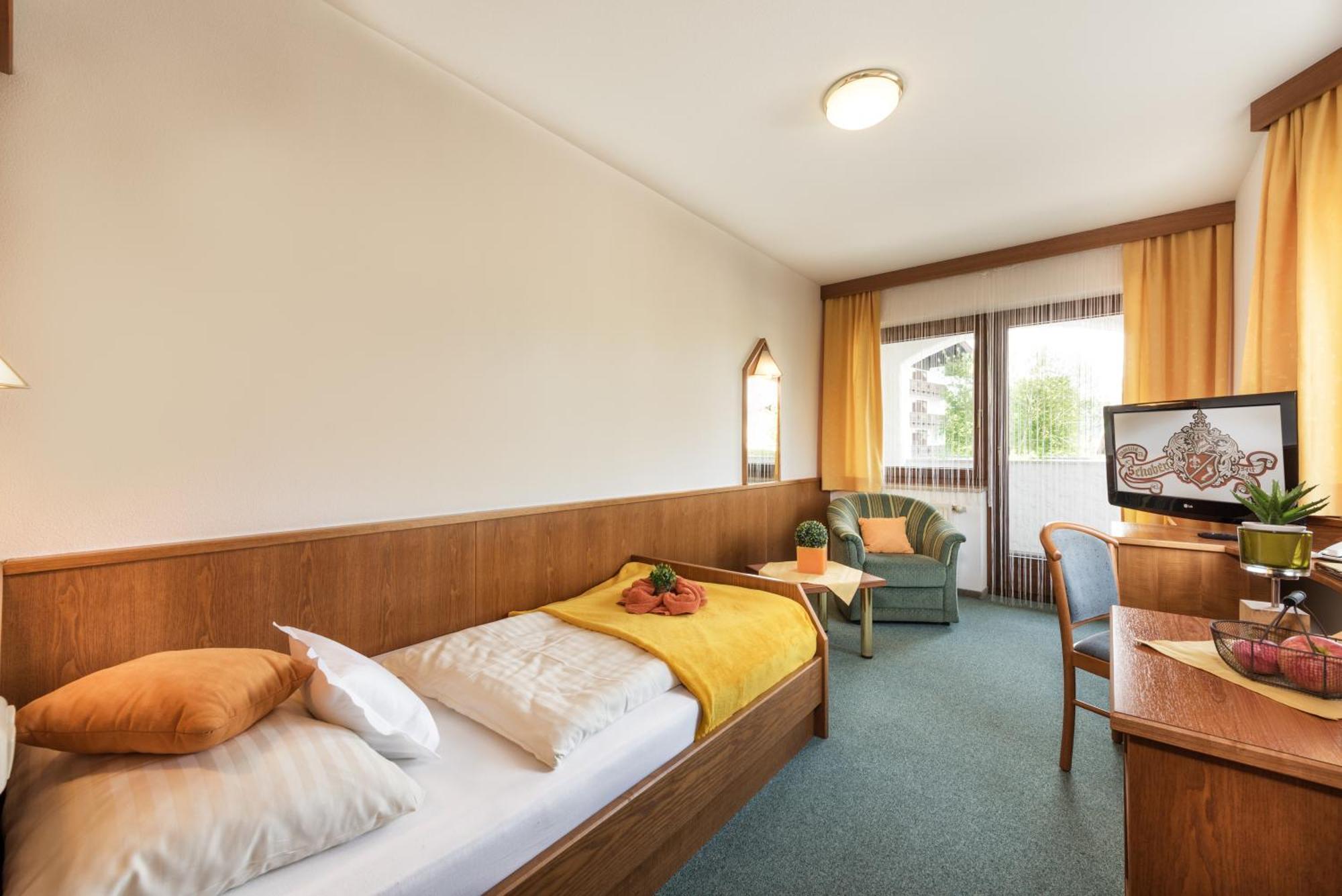 Hotel Lohninger-Schober Sankt Georgen im Attergau Exterior photo