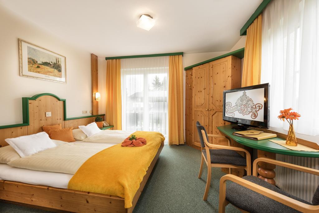 Hotel Lohninger-Schober Sankt Georgen im Attergau Exterior photo